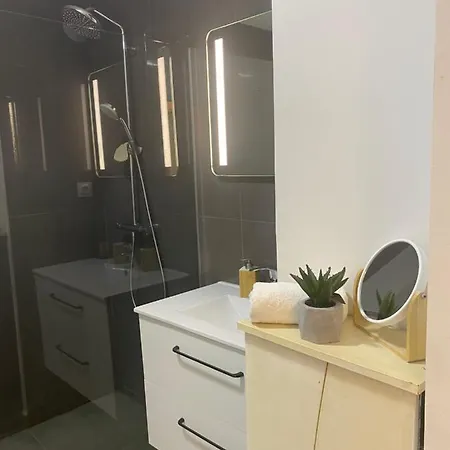 Appartement Calm And Comfort: Modern With A Garden