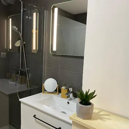 Appartement Calm And Comfort: Modern With A Garden *