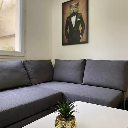 Calm And Comfort: Modern With A Garden *